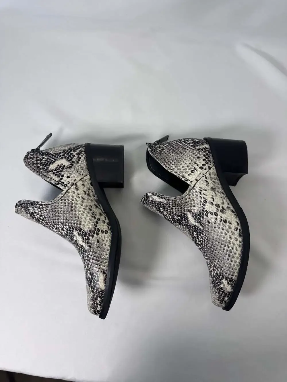 Blondo Eliza Western Waterproof Snakeskin Ankle Booties Size 6.5M Side Zip